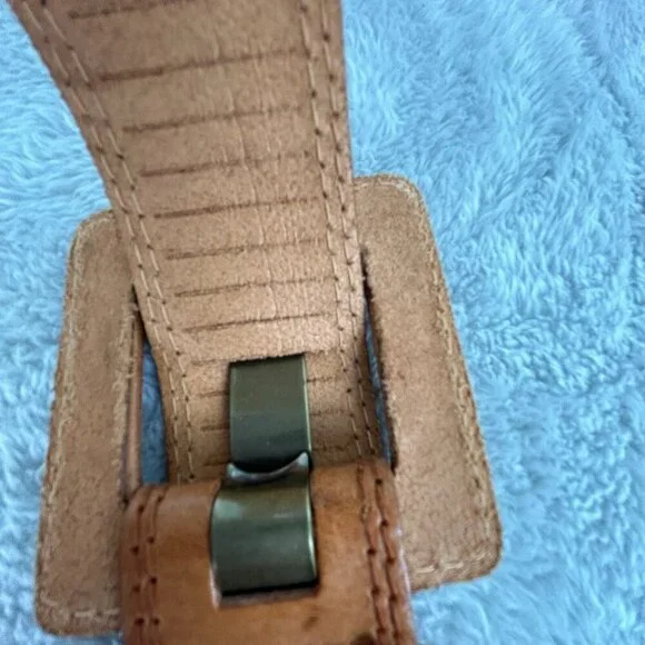 First Issue Womens Tan Reticulated Leather Belt Size Small 30" Adjusts Snake - Picture 3 of 7